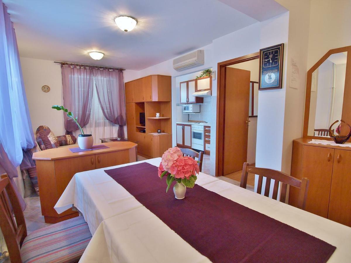 Apartments Fabijanic Barbat na Rabu Екстер'єр фото